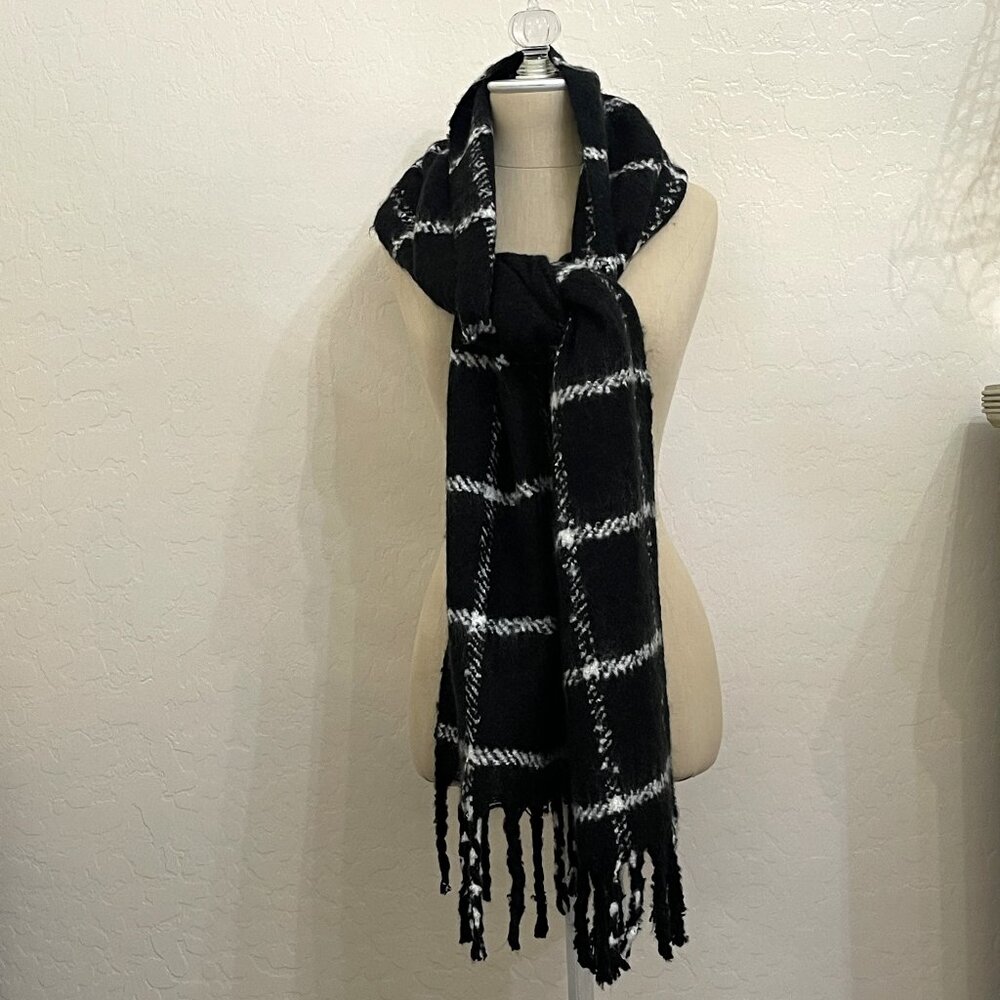 Victoria's Secret Scarf Plush Wrap Fringe Black White Plaid Check